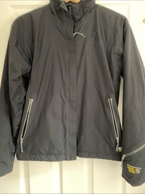 Mountain Hardwear Womens Black lined jacket with lots of  Zip Pockets